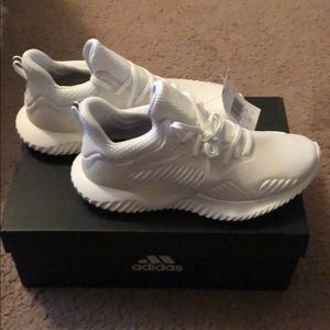 Women’s 7 1/2 Adidas alphabounce beyond